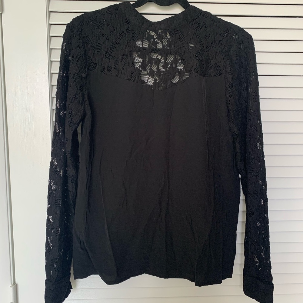 Blouse with lace detail
